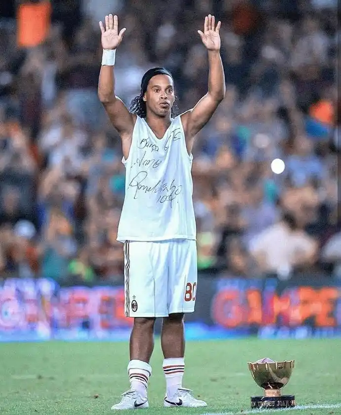 的表现感到 的表现感到